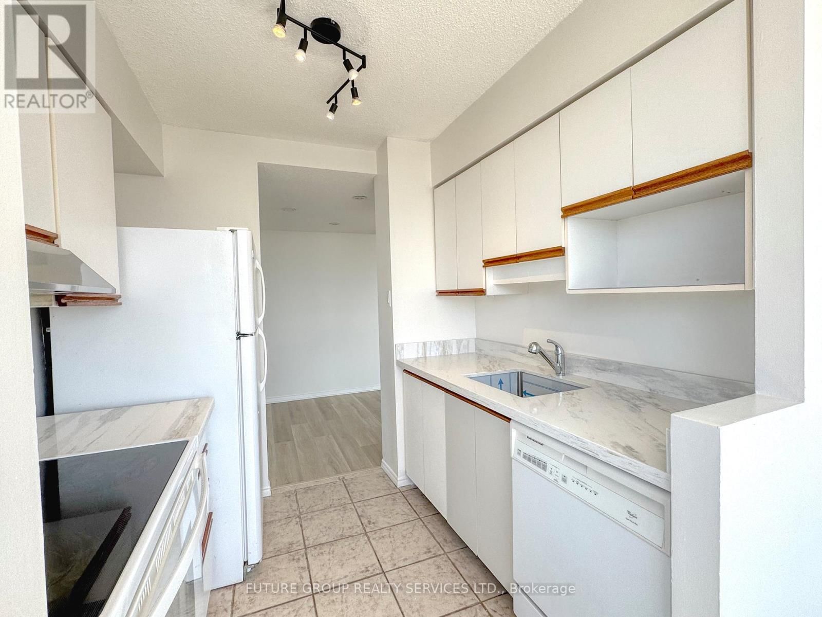 504 - 160 ALTON TOWERS CIRCLE Image 13