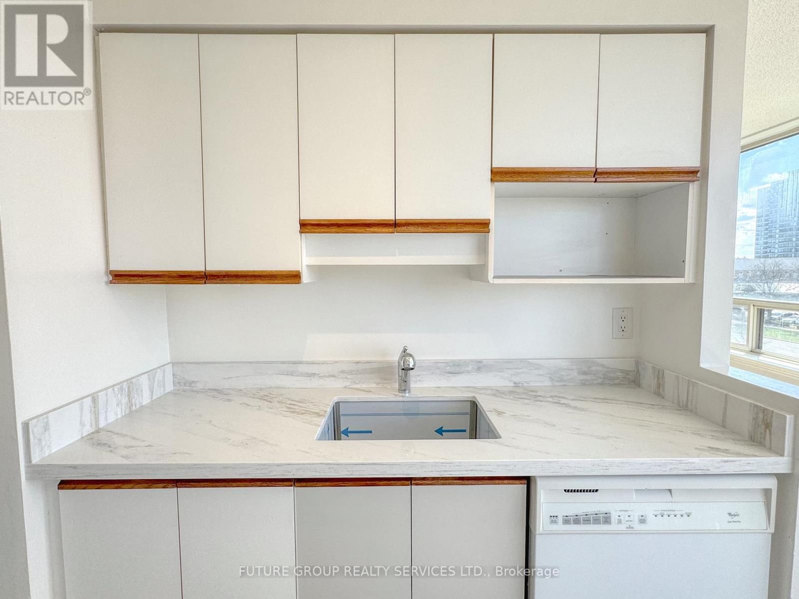 504 - 160 ALTON TOWERS CIRCLE Image 15