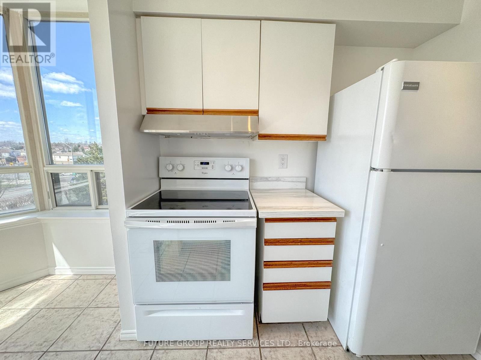 504 - 160 ALTON TOWERS CIRCLE Image 16