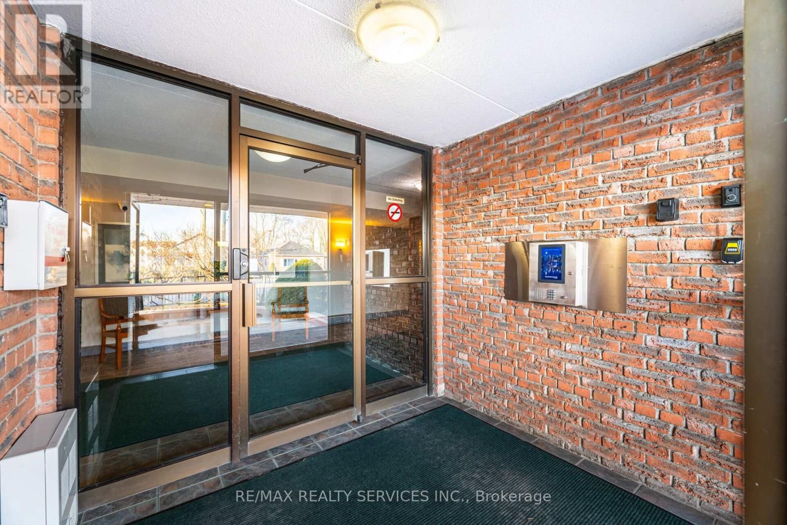 105 - 580 MARY STREET EAST Image 2