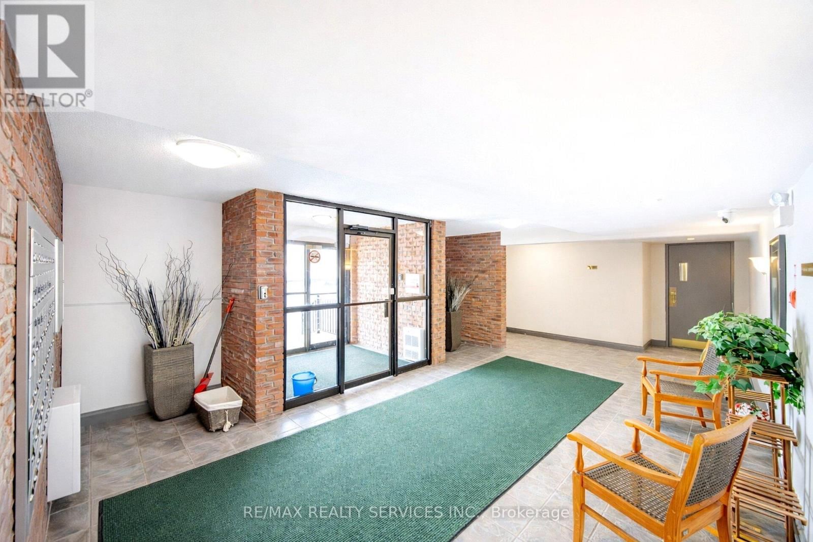 105 - 580 MARY STREET EAST Image 3