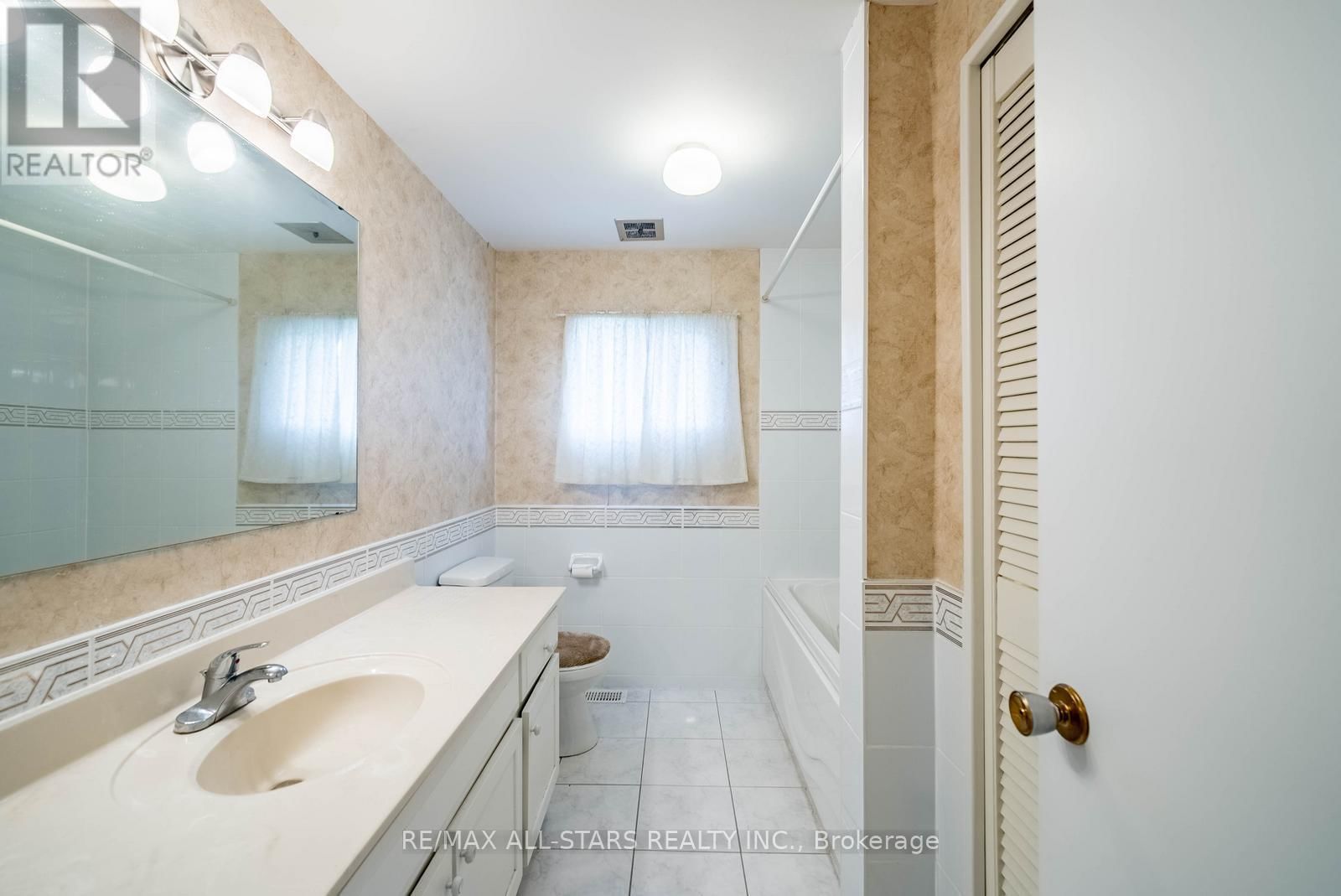 57 GLOXINIA CRESCENT Image 28