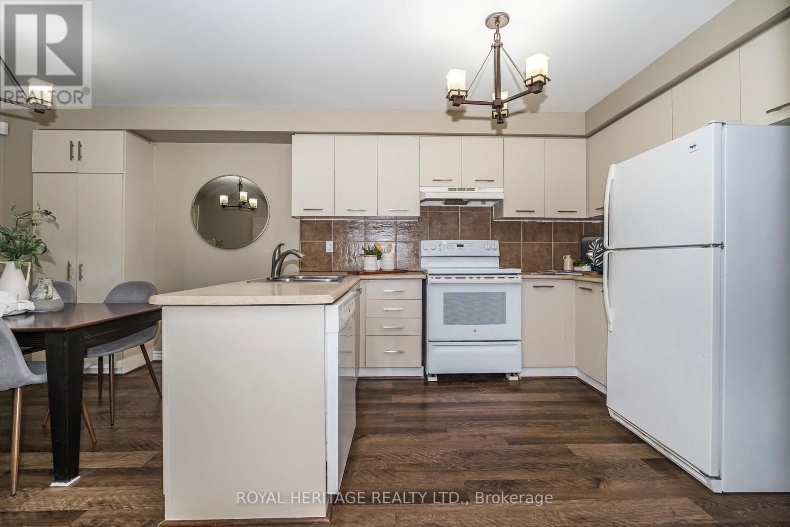 67 HUGHES CRESCENT Image 10