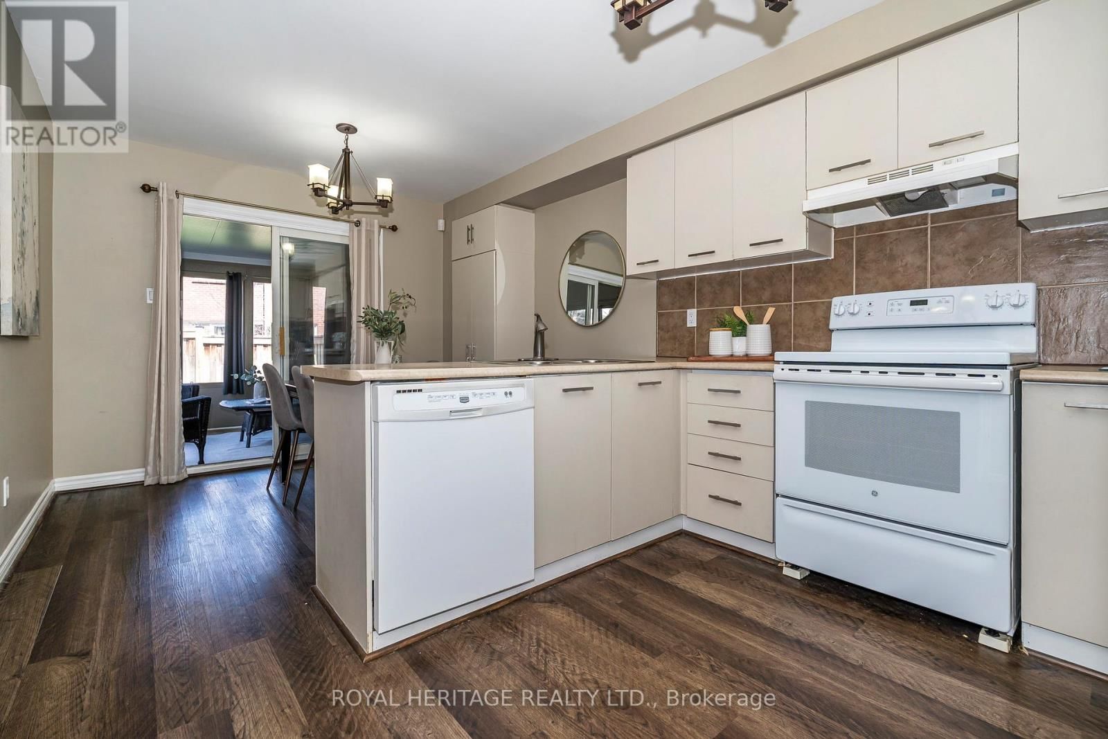 67 HUGHES CRESCENT Image 11