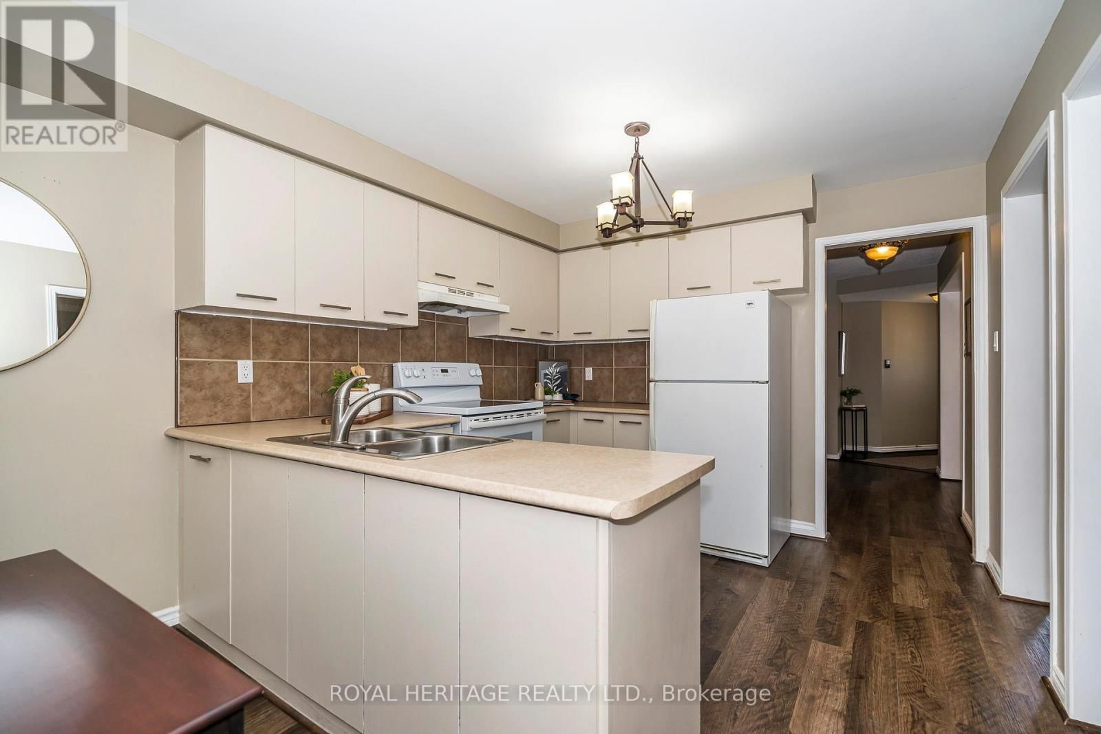 67 HUGHES CRESCENT Image 12