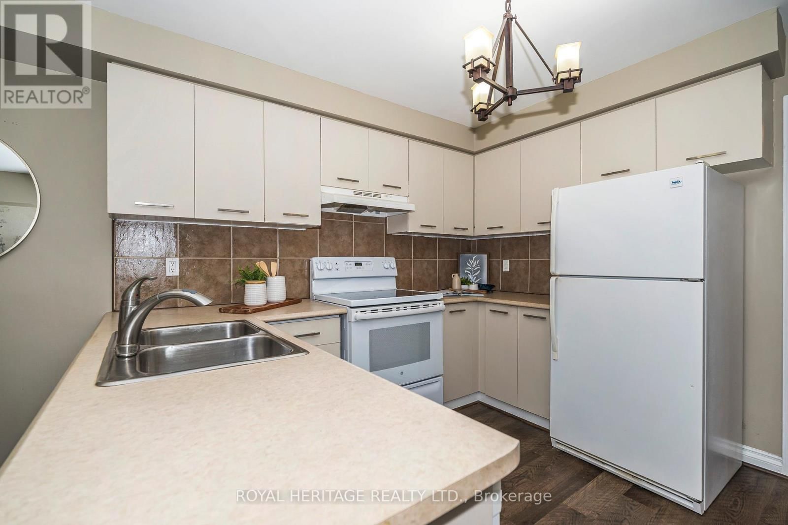 67 HUGHES CRESCENT Image 13