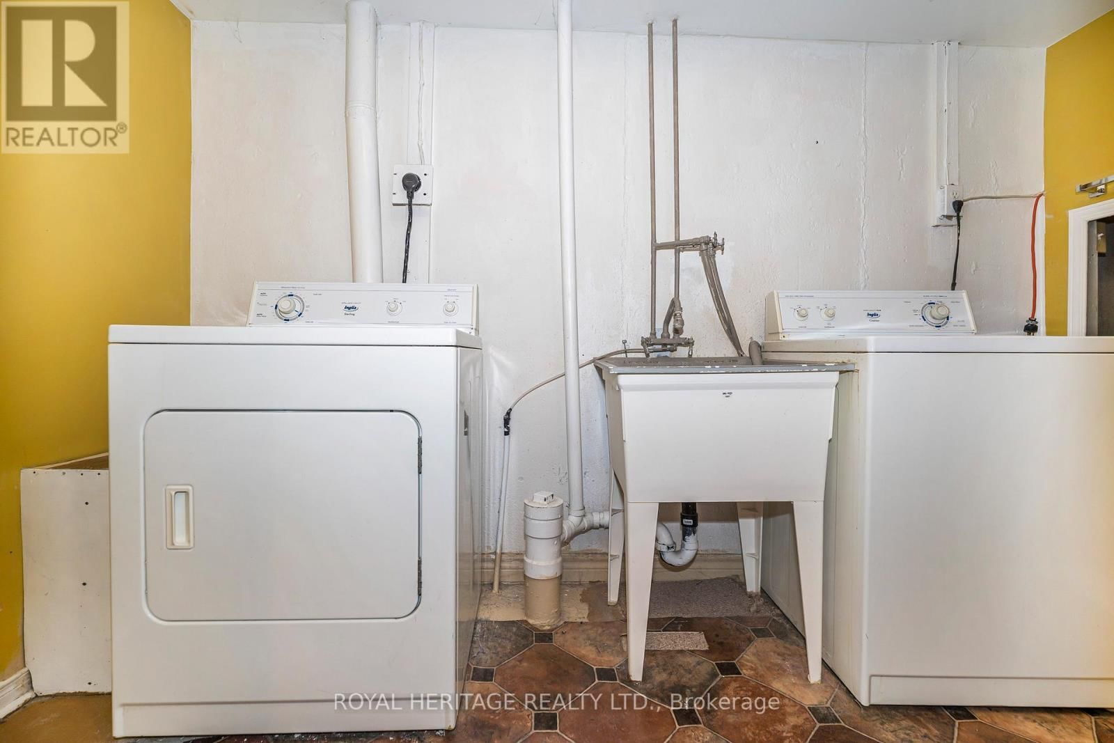 67 HUGHES CRESCENT Image 34