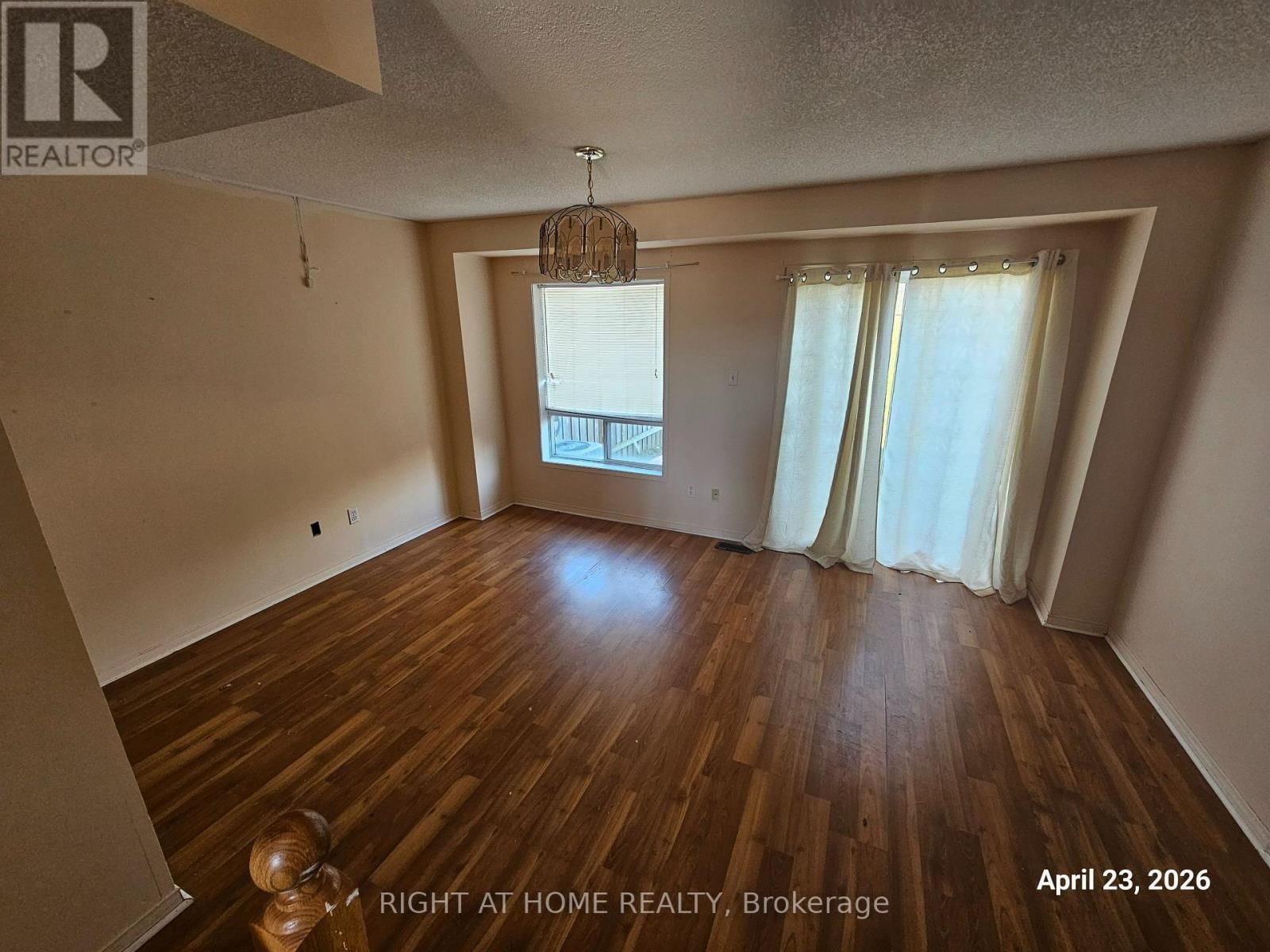 64 CONN SMYTHE DRIVE Image 3