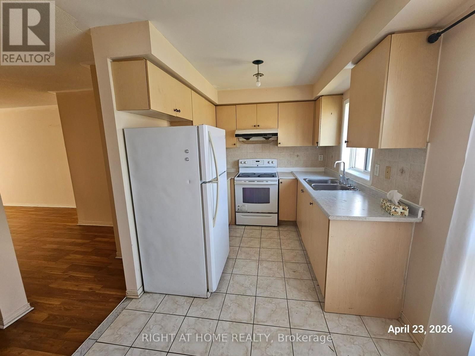 64 CONN SMYTHE DRIVE Image 4