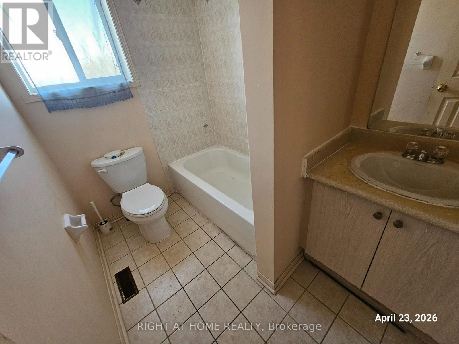 64 CONN SMYTHE DRIVE Image 7