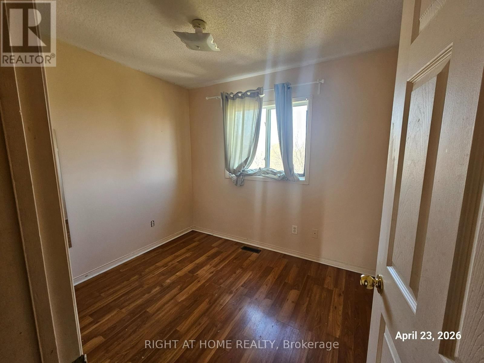 64 CONN SMYTHE DRIVE Image 8