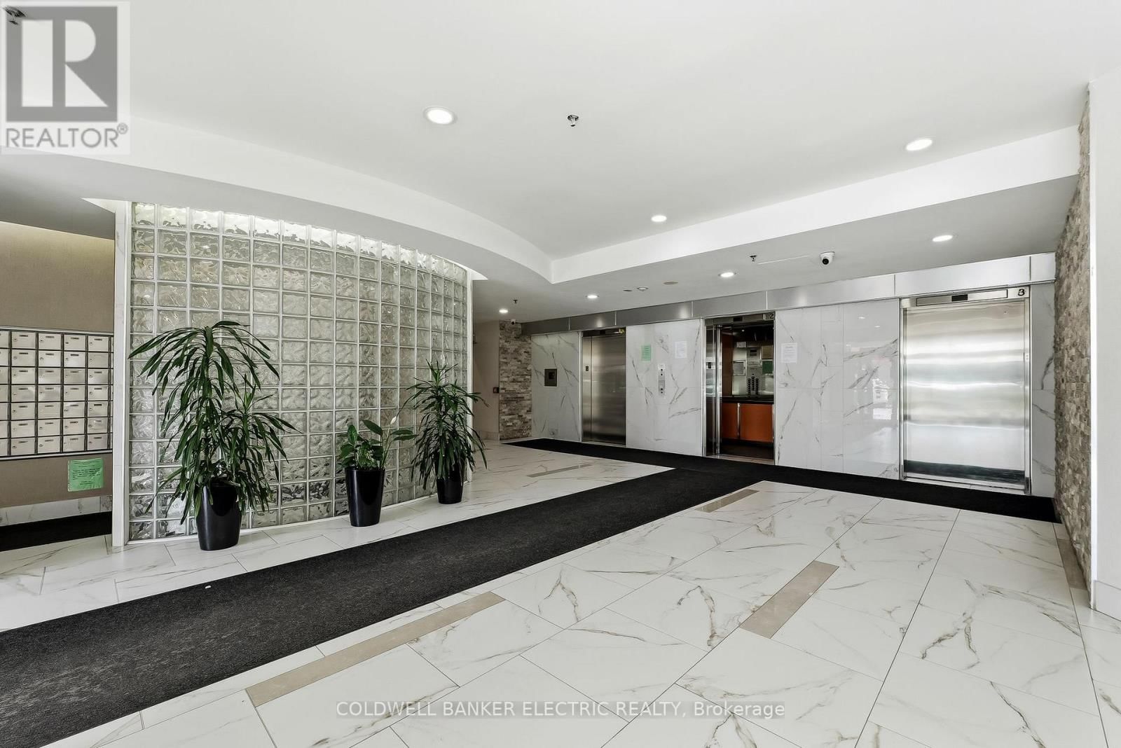 815 - 2550 LAWRENCE AVENUE EAST Image 11