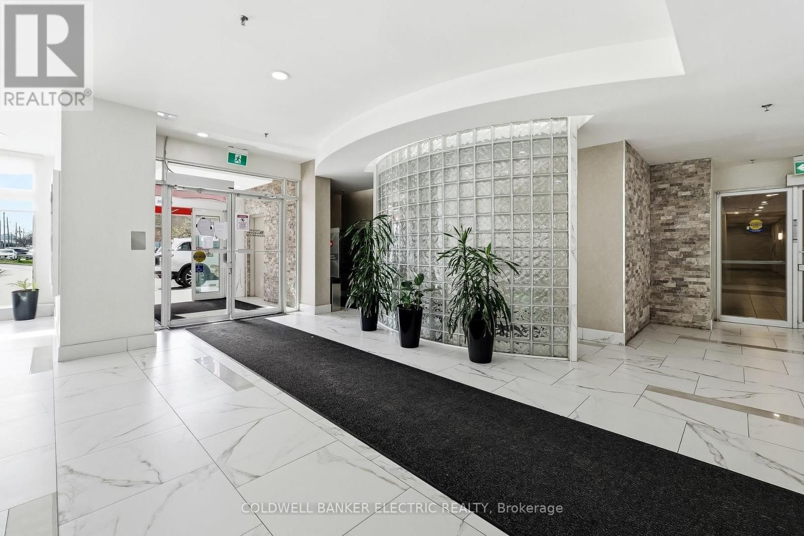 815 - 2550 LAWRENCE AVENUE EAST Image 12