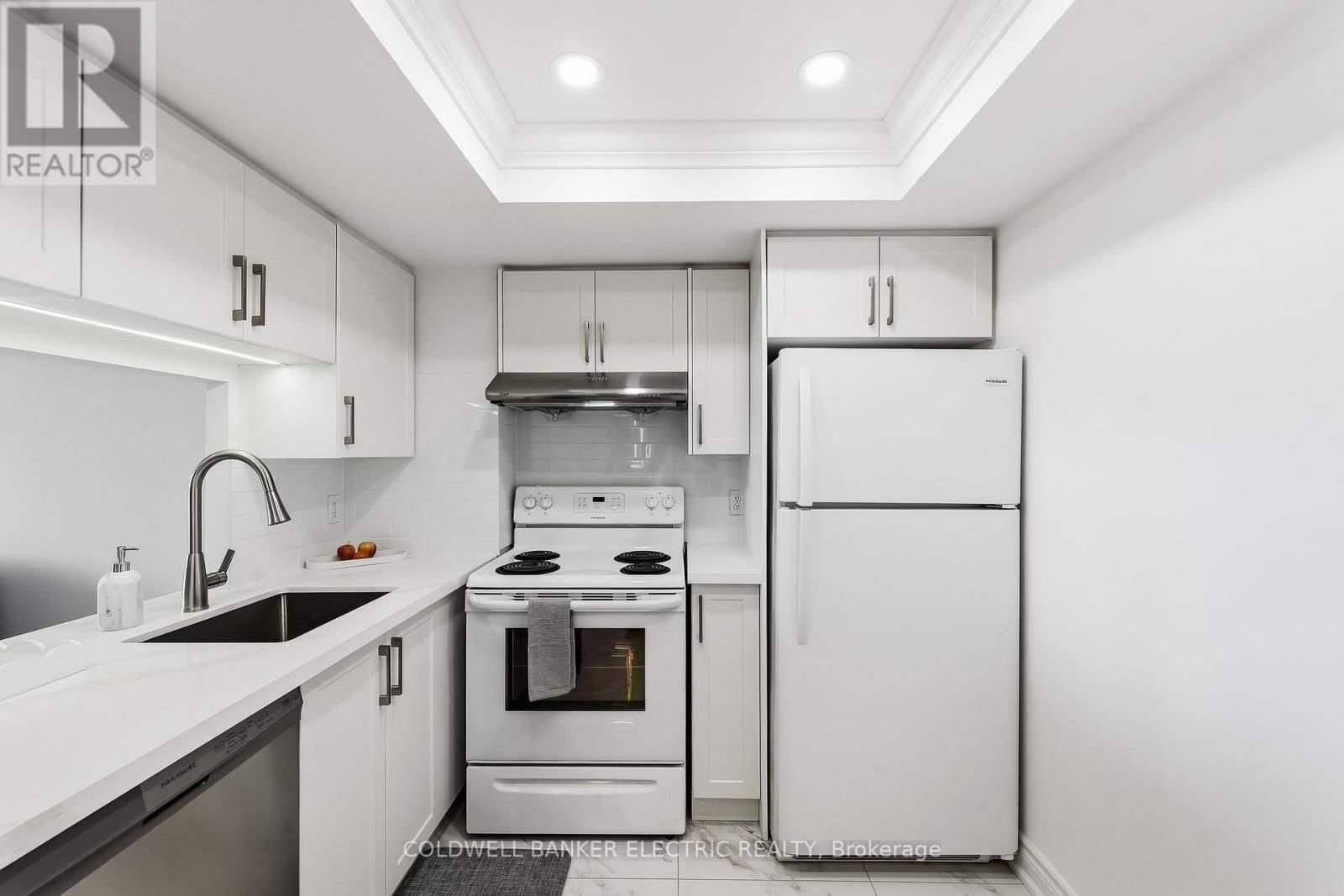 815 - 2550 LAWRENCE AVENUE EAST Image 19