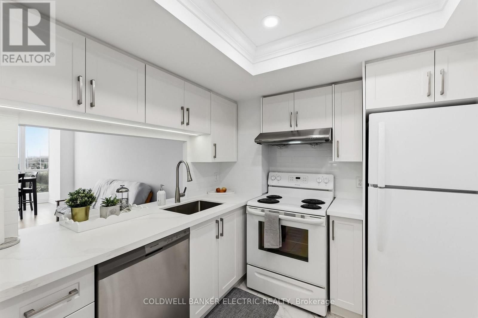 815 - 2550 LAWRENCE AVENUE EAST Image 20