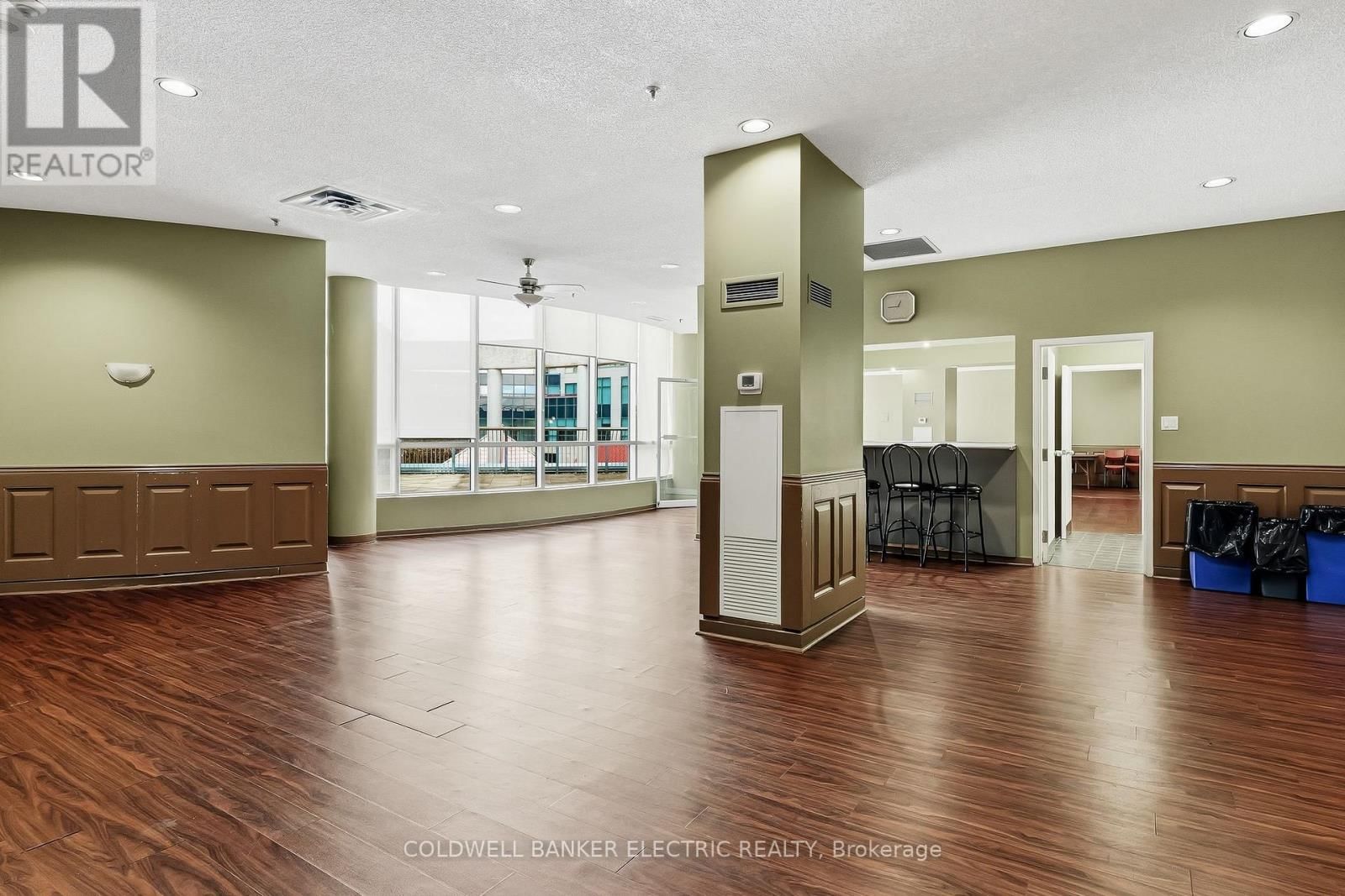 815 - 2550 LAWRENCE AVENUE EAST Image 34