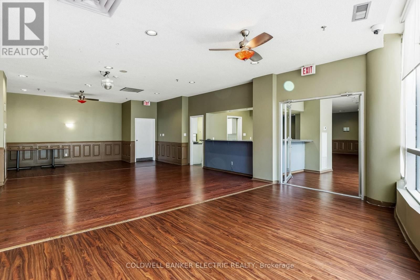 815 - 2550 LAWRENCE AVENUE EAST Image 35