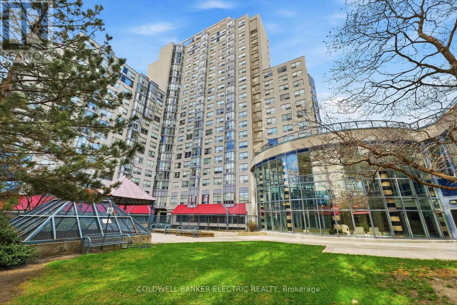 815 - 2550 LAWRENCE AVENUE EAST Image 9