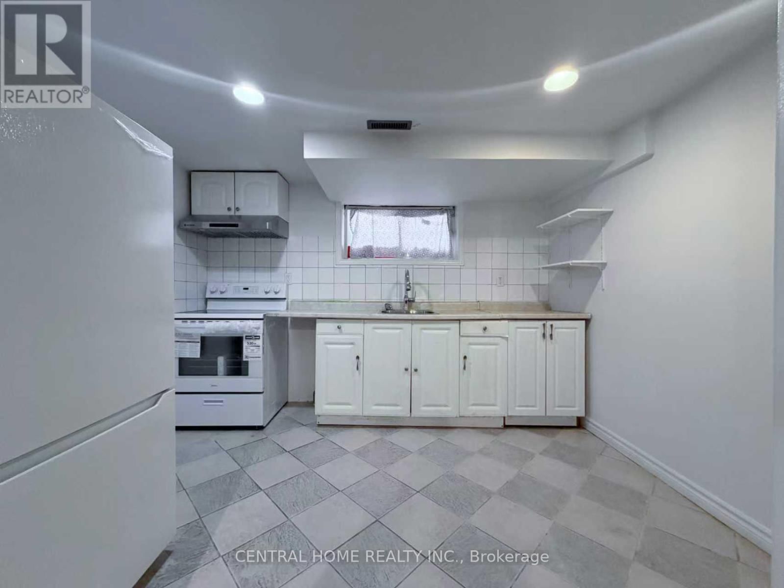 Bsmt - 11 TINETA CRESCENT Image 10