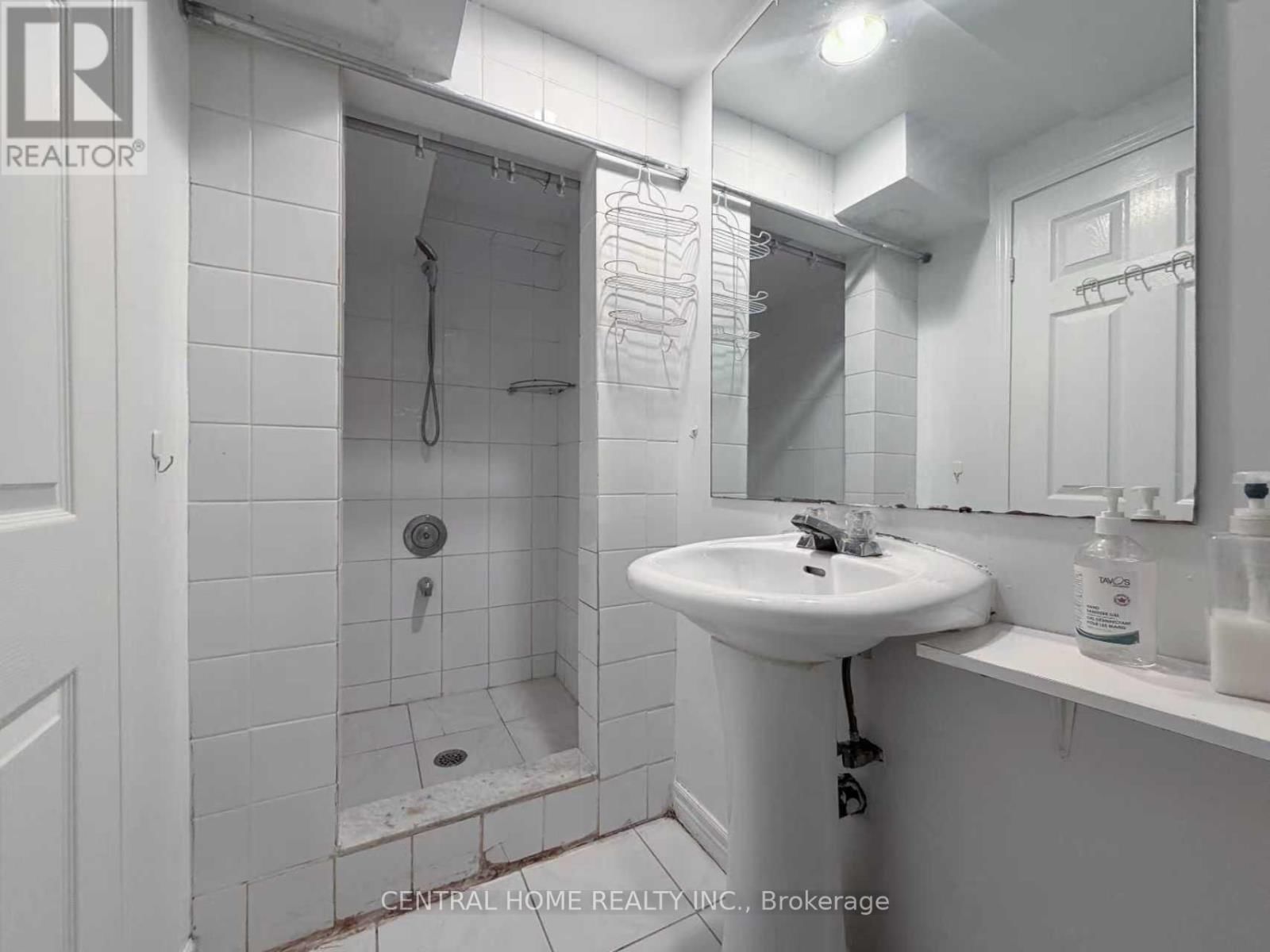 Bsmt - 11 TINETA CRESCENT Image 16