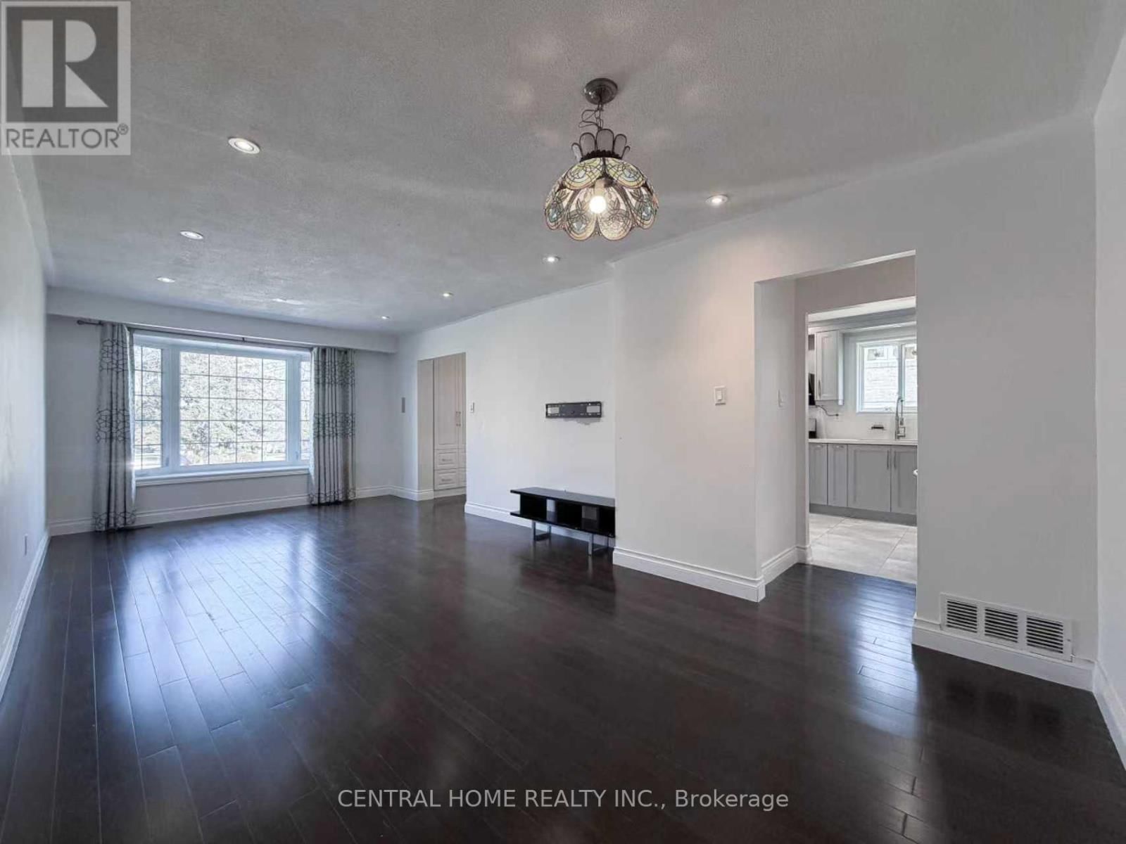 Main - 11 TINETA CRESCENT Image 5