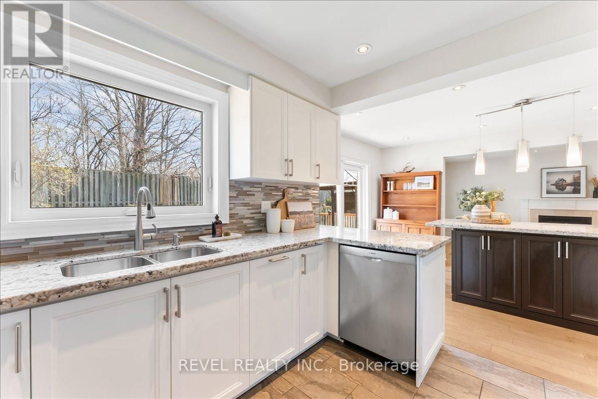 30 LINDERWOOD DRIVE Image 16