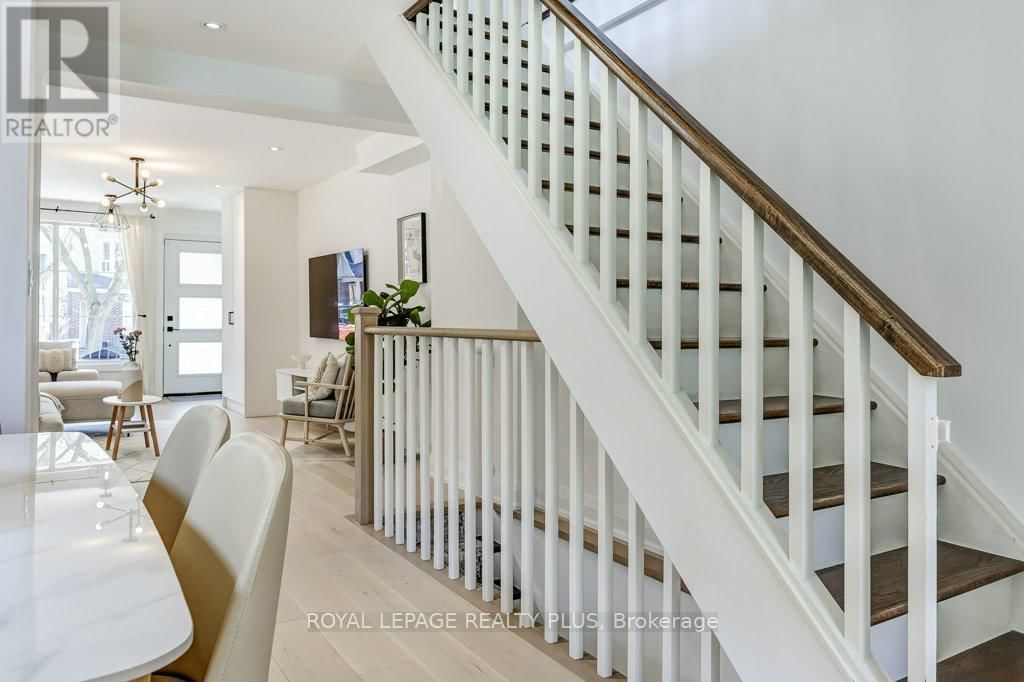 55 RHODES AVENUE Image 18