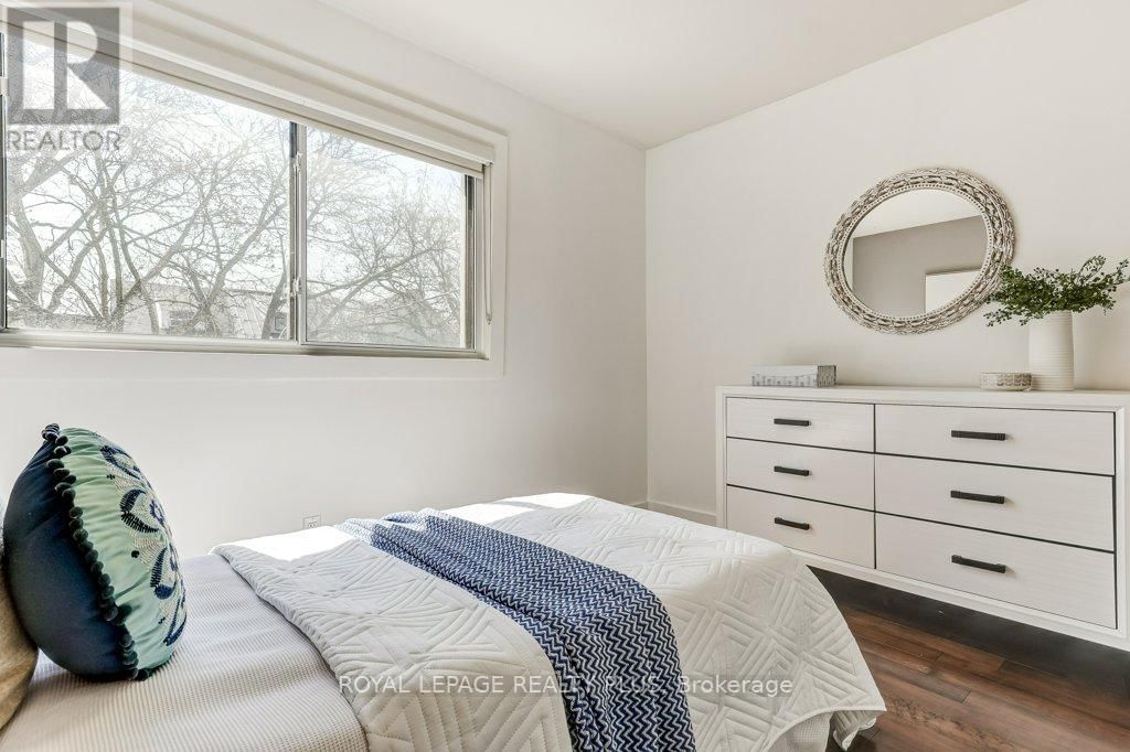 55 RHODES AVENUE Image 22