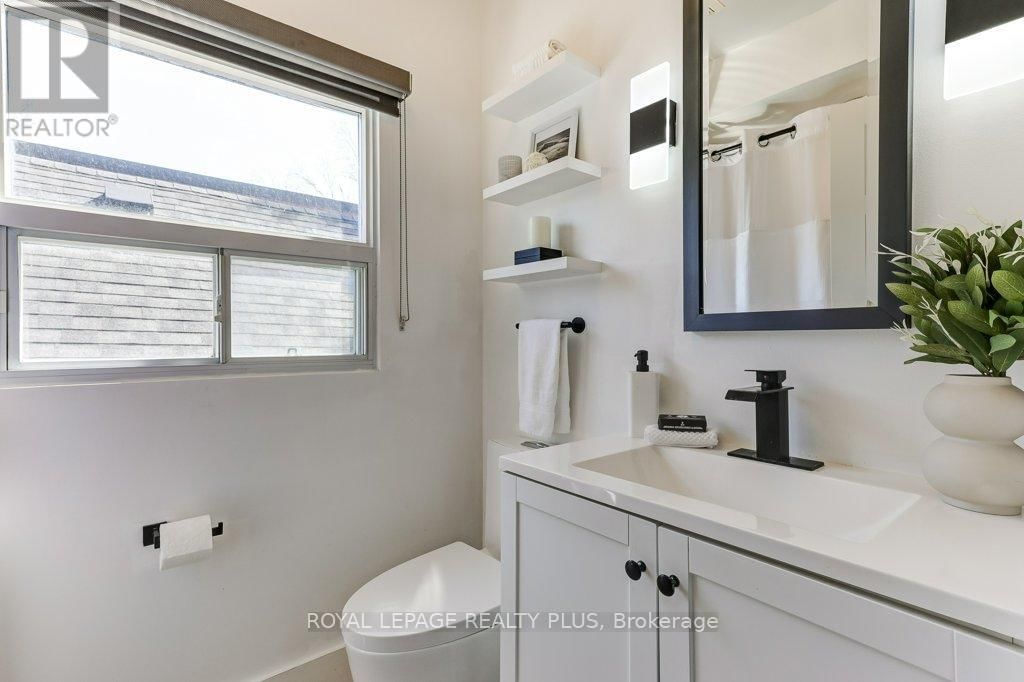 55 RHODES AVENUE Image 23