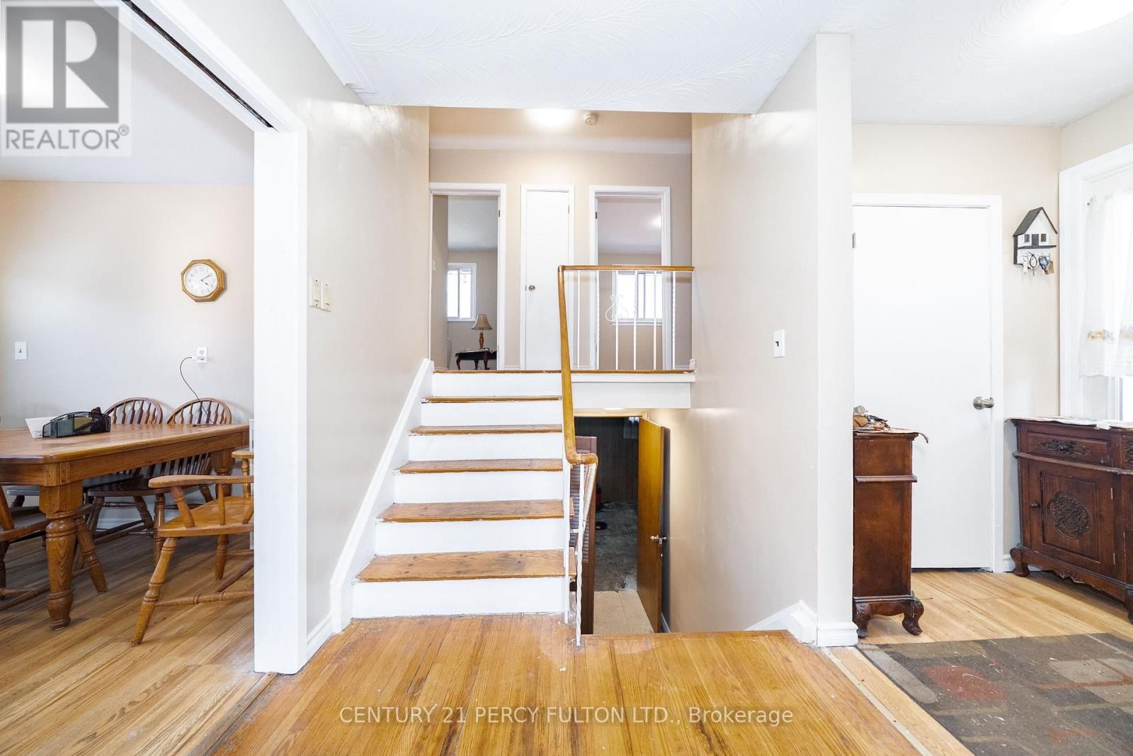 71 WEIR CRESCENT Image 10