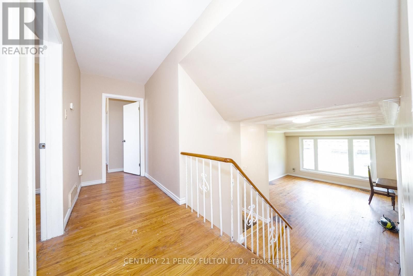 71 WEIR CRESCENT Image 11