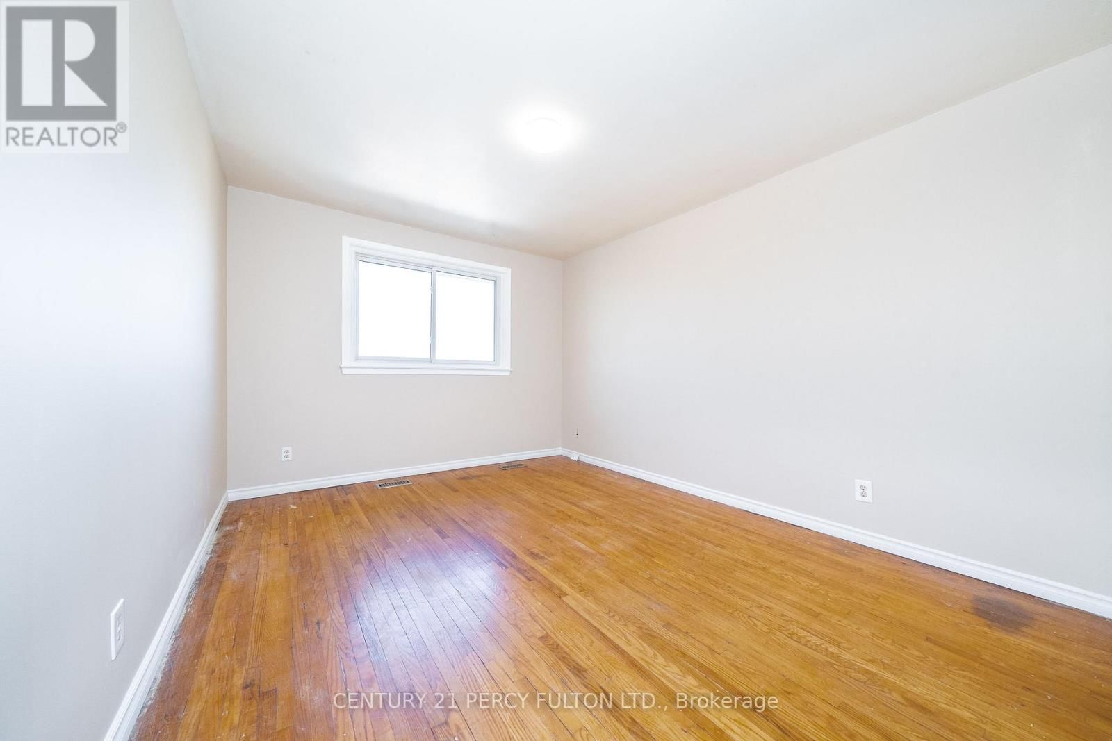 71 WEIR CRESCENT Image 15