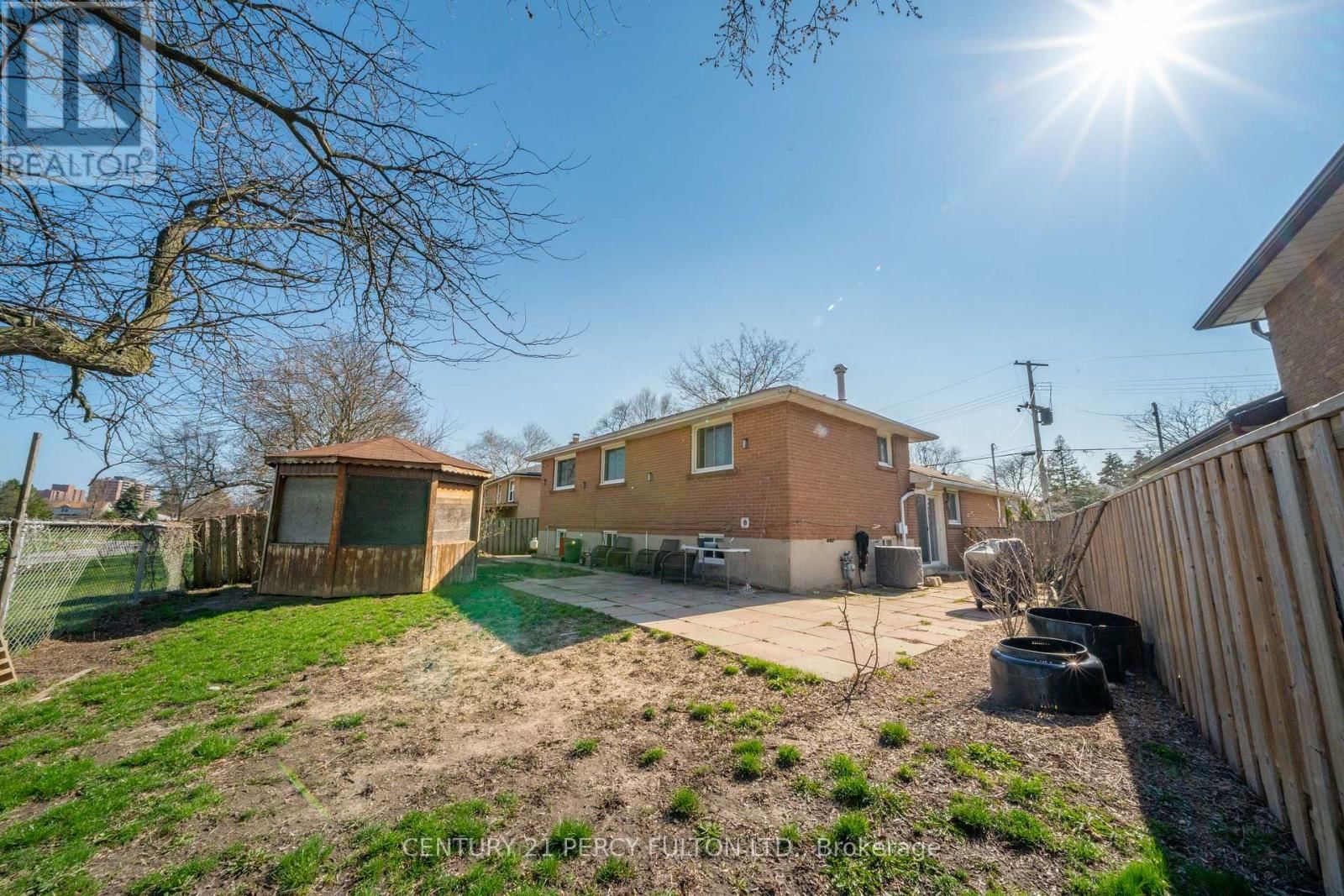 71 WEIR CRESCENT Image 16