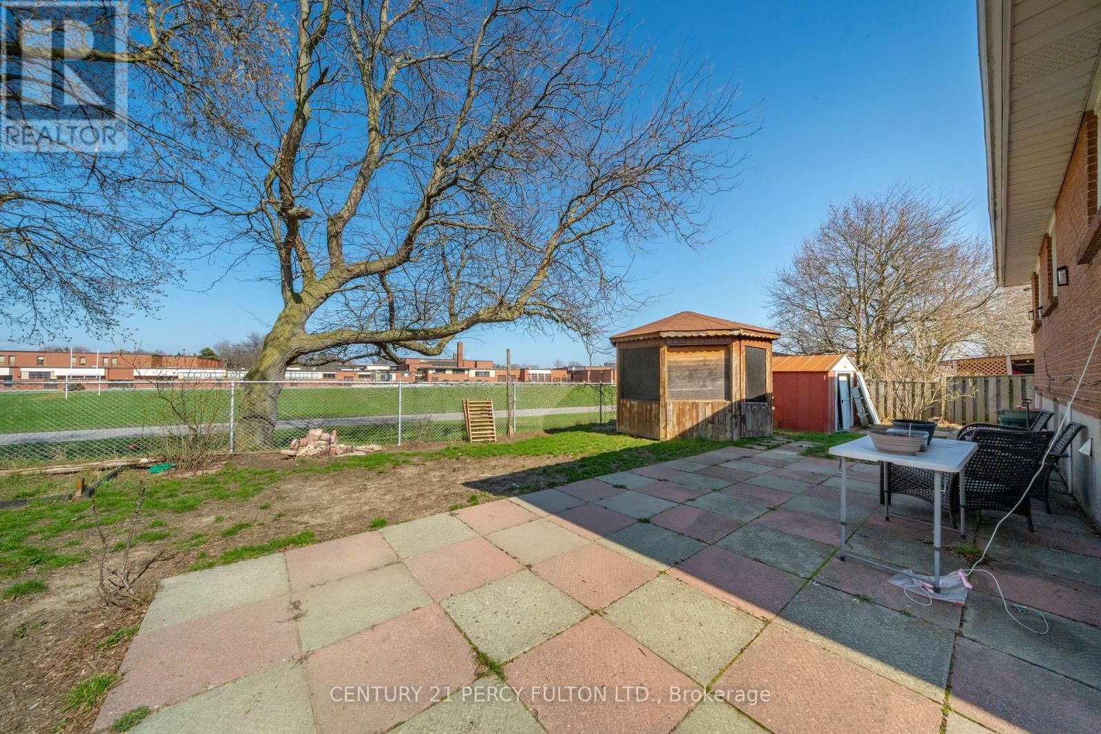 71 WEIR CRESCENT Image 17