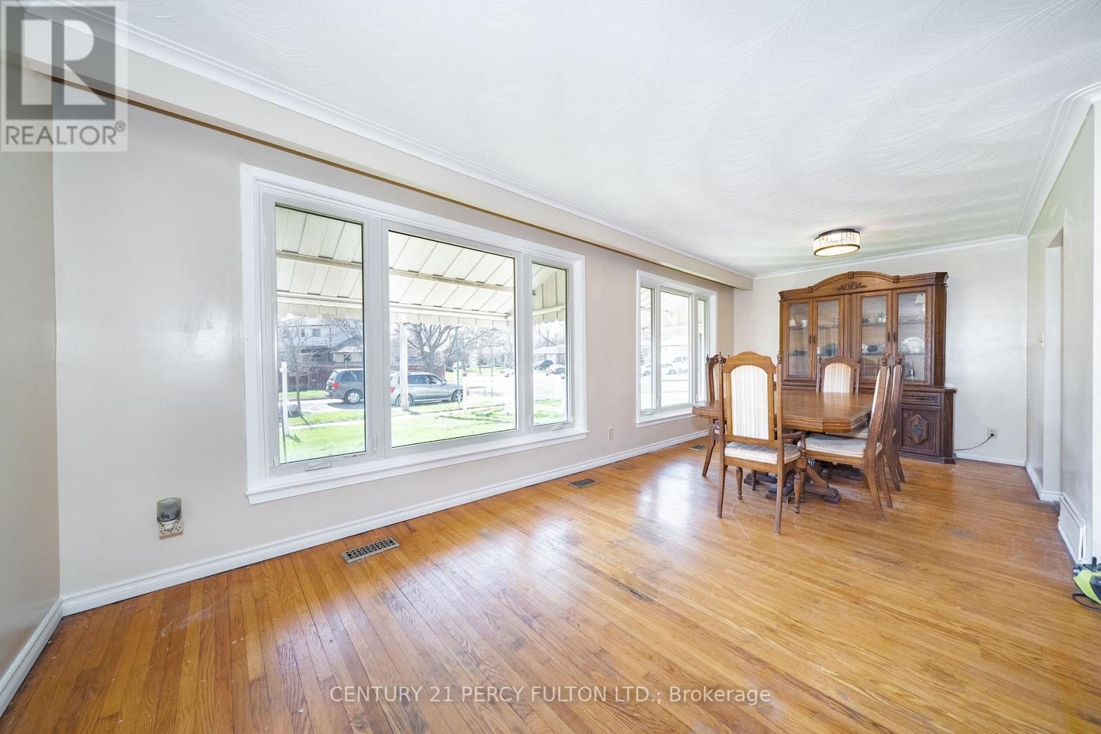 71 WEIR CRESCENT Image 6