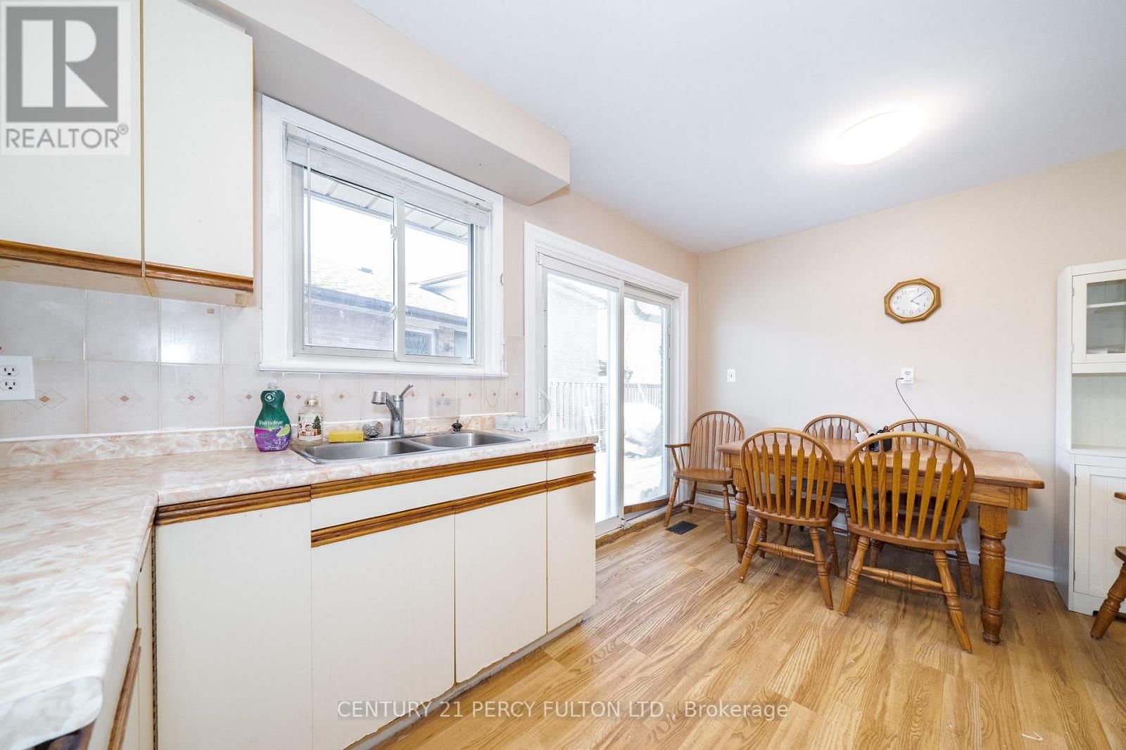 71 WEIR CRESCENT Image 7