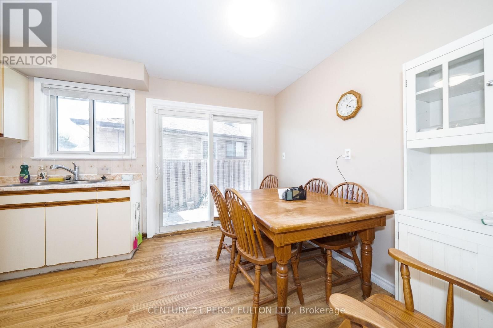 71 WEIR CRESCENT Image 9