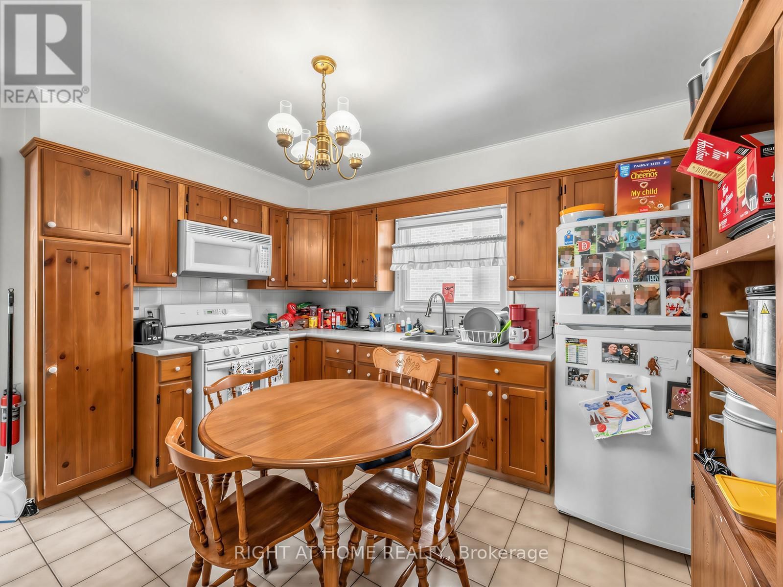 524 COLBORNE STREET EAST Image 13