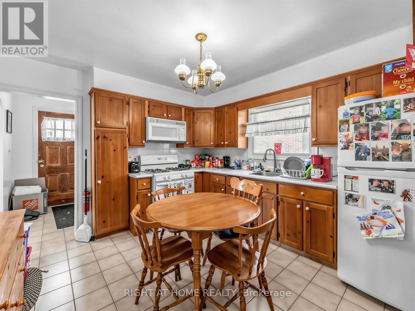 524 COLBORNE STREET EAST Image 14