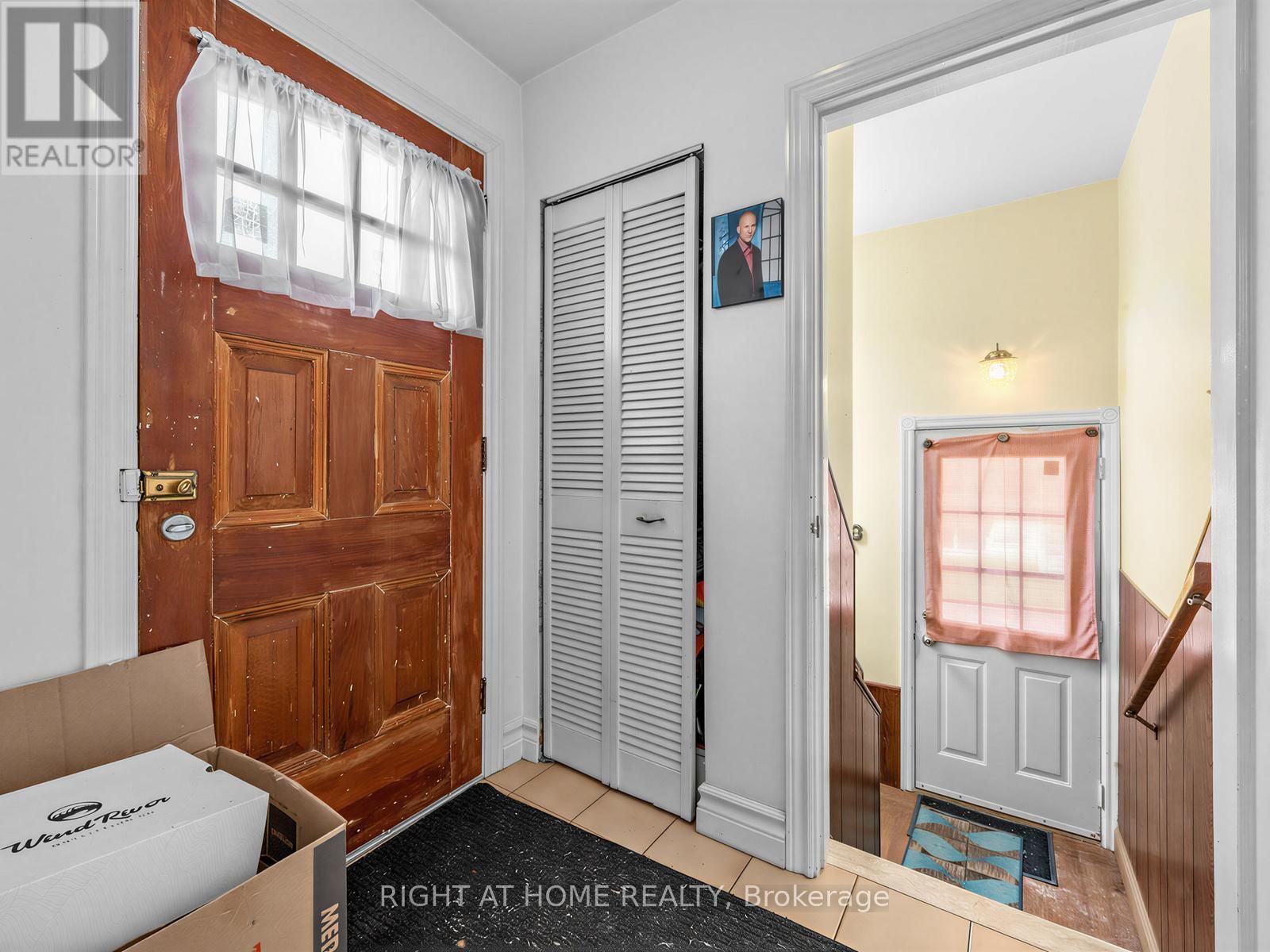 524 COLBORNE STREET EAST Image 20