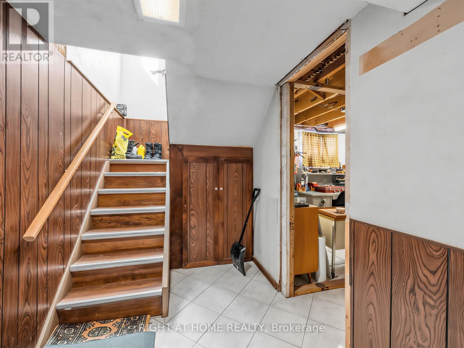 524 COLBORNE STREET EAST Image 21