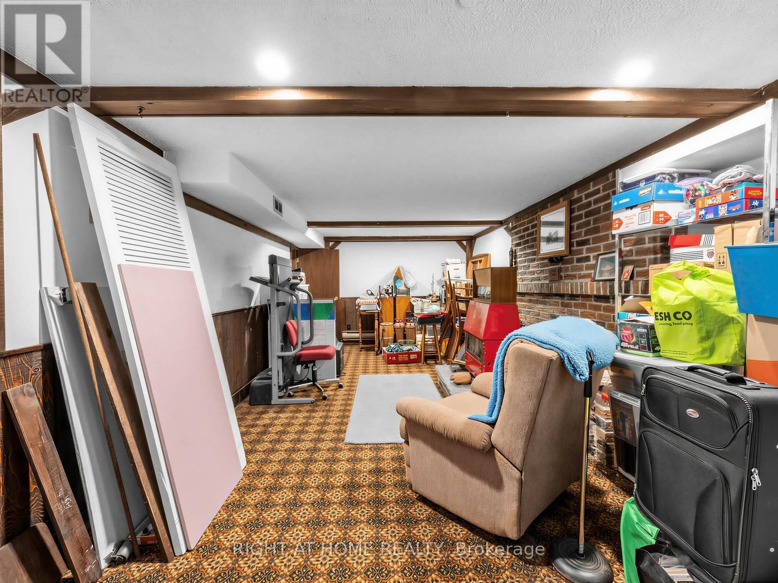 524 COLBORNE STREET EAST Image 23