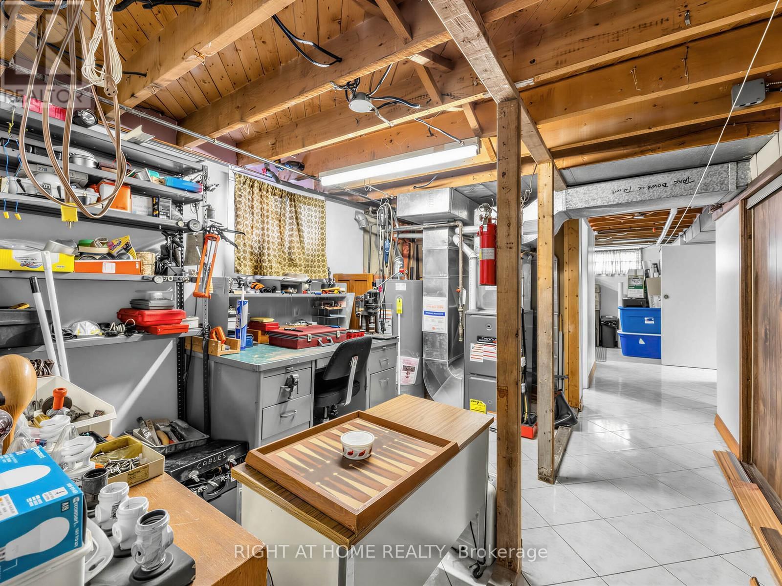 524 COLBORNE STREET EAST Image 26