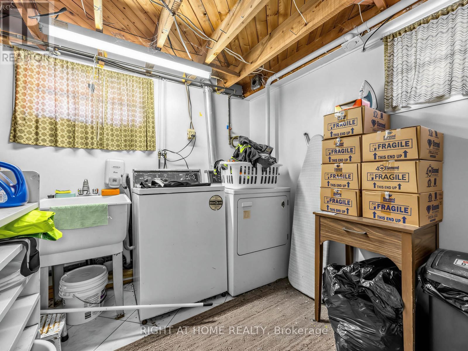 524 COLBORNE STREET EAST Image 28