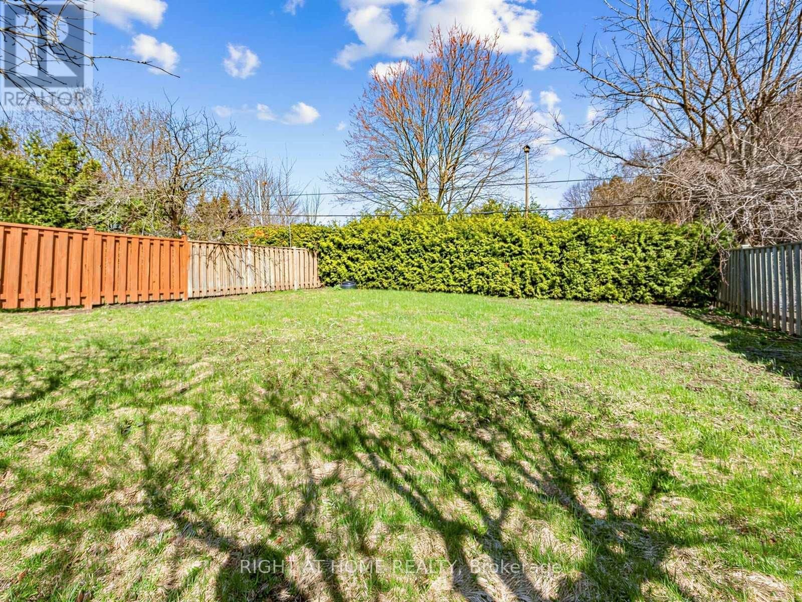 524 COLBORNE STREET EAST Image 34