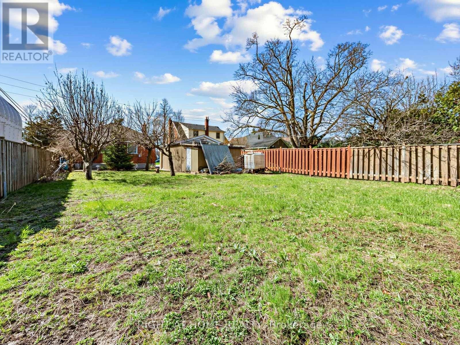 524 COLBORNE STREET EAST Image 35