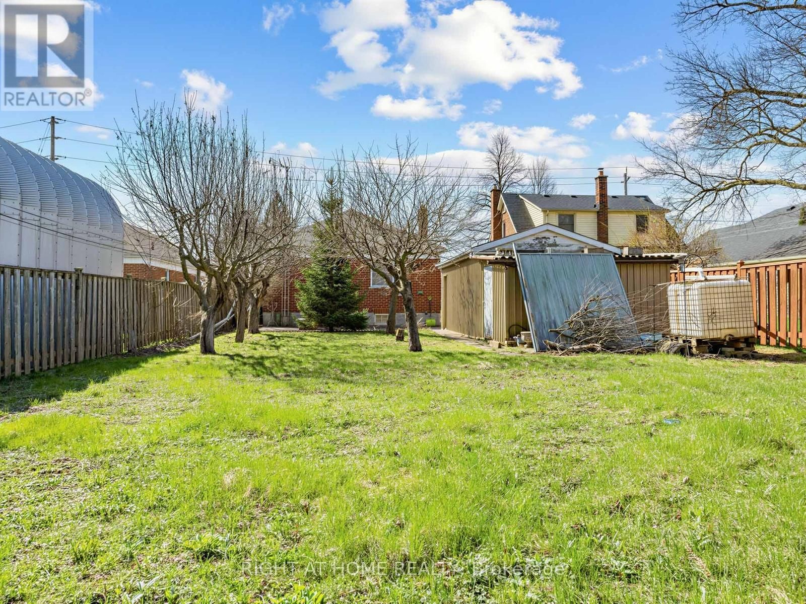 524 COLBORNE STREET EAST Image 36