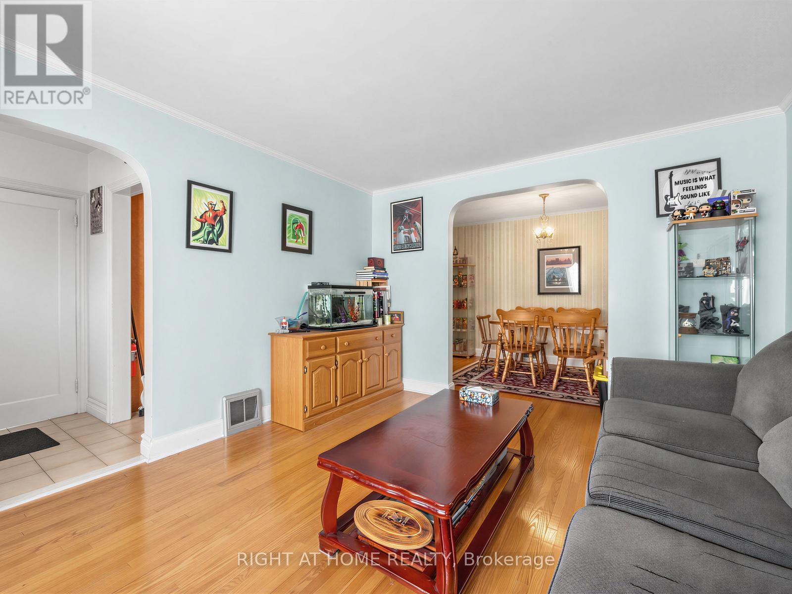 524 COLBORNE STREET EAST Image 7