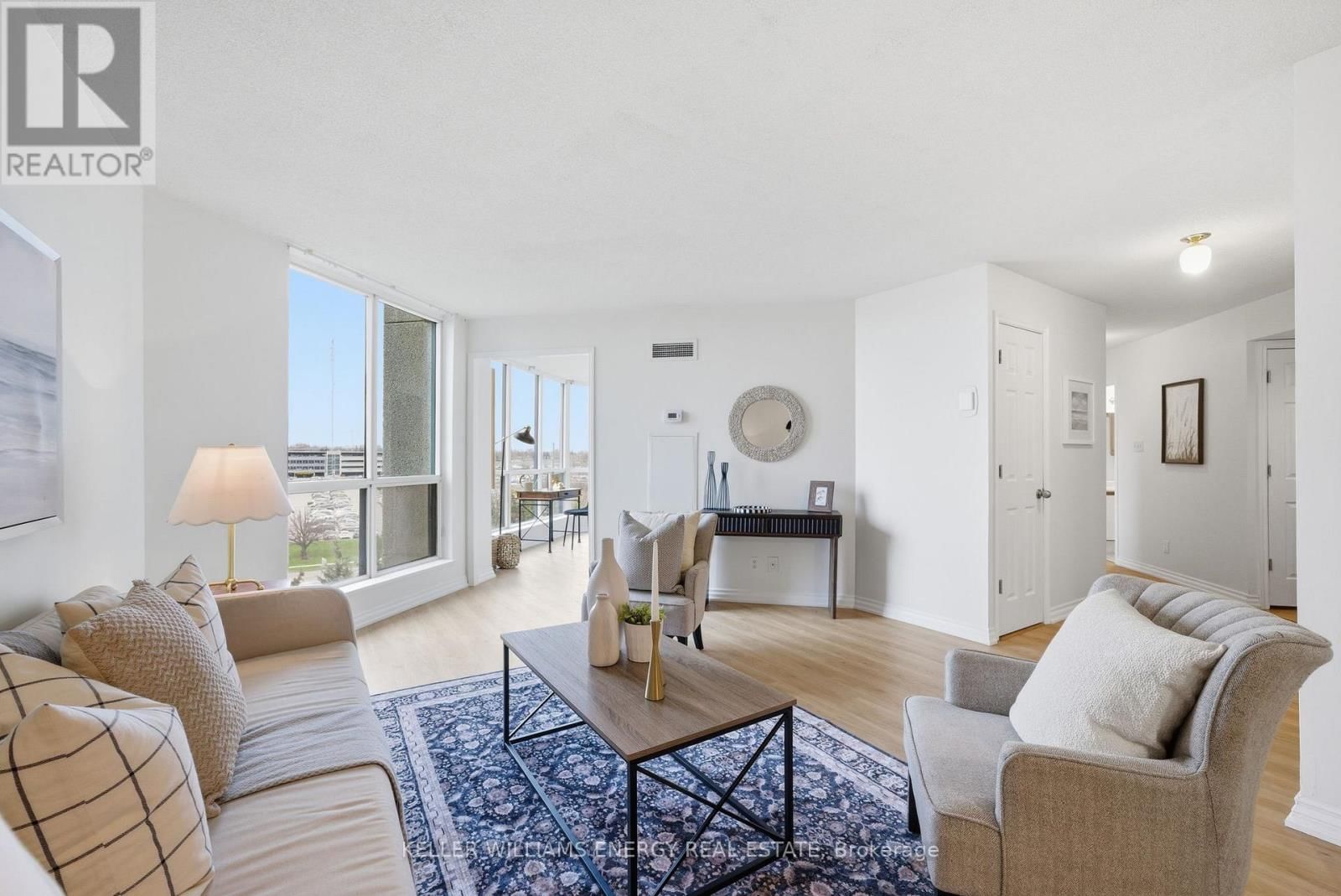 610 - 360 WATSON STREET WEST Image 2