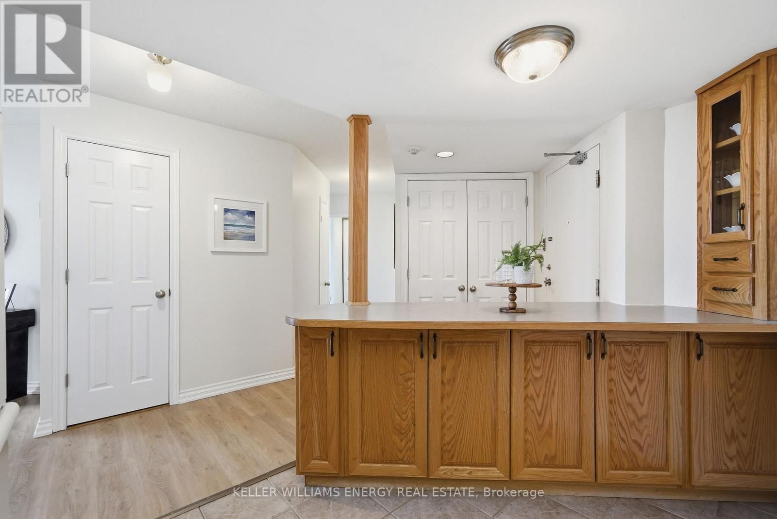 610 - 360 WATSON STREET WEST Image 6